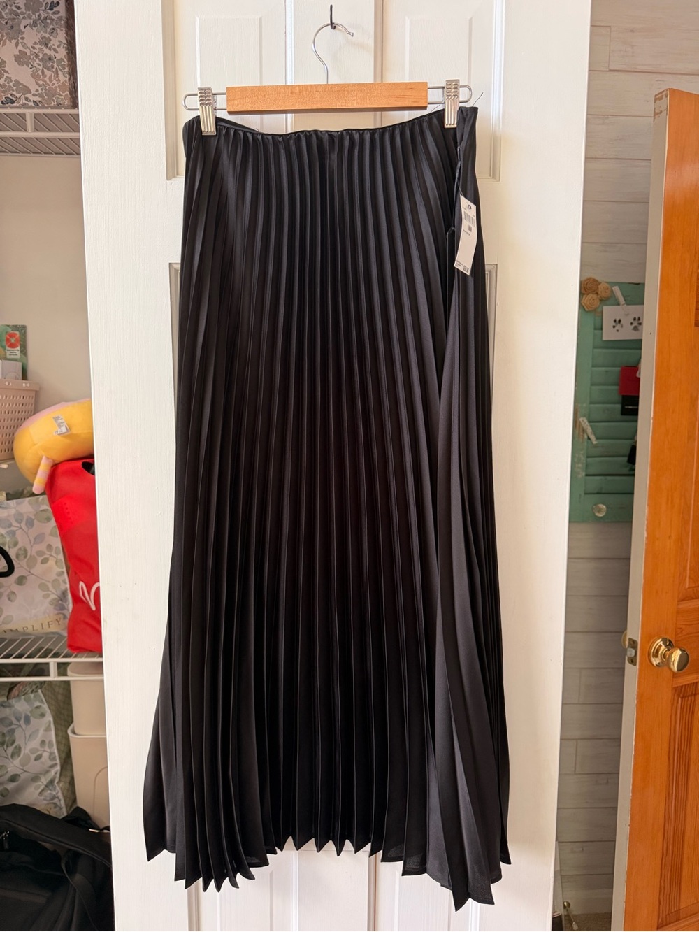 House of Harlow 1960 Black Pleated Midi Skirt